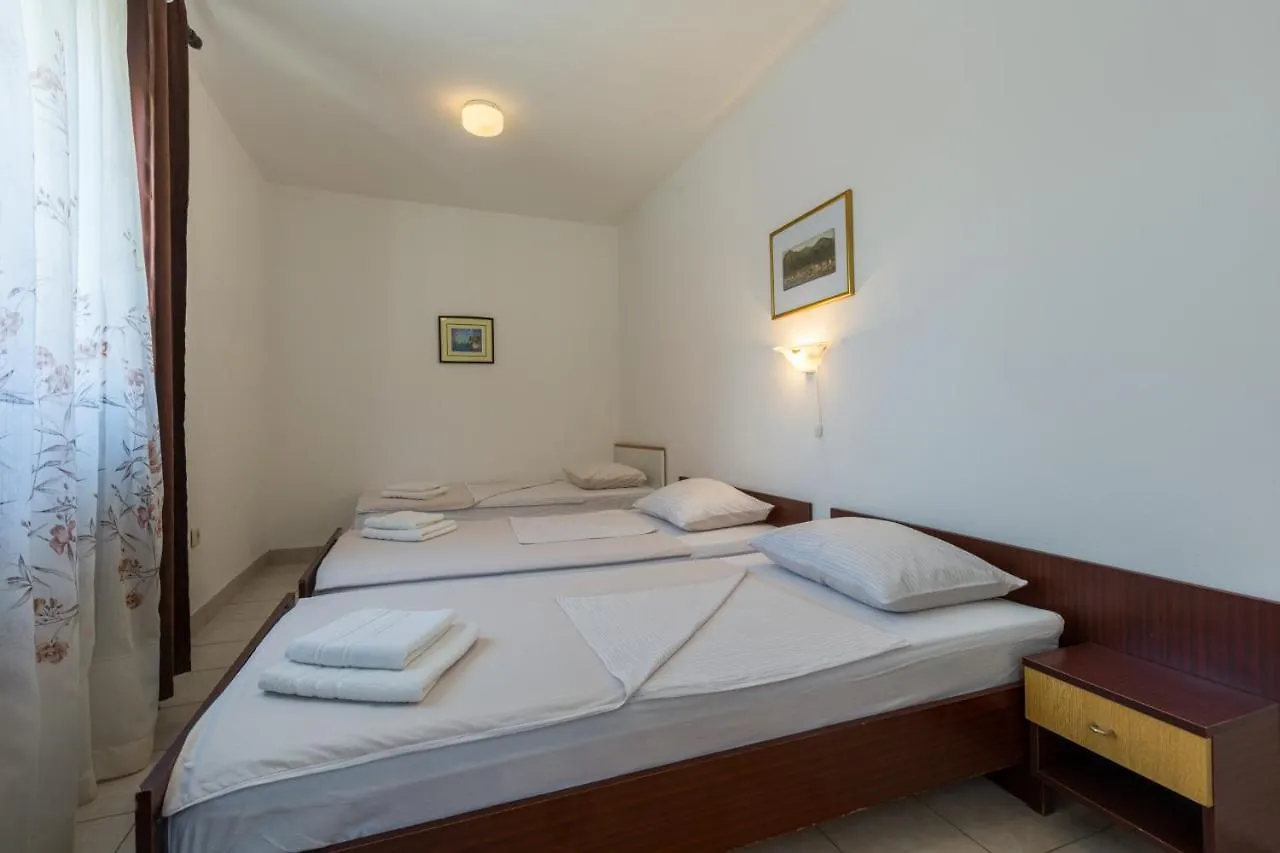 Apartments With A Parking Space Tar, Porec - 6948 Tar-Vabriga